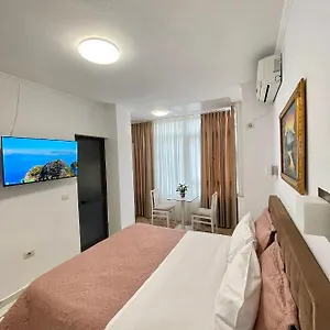 *** Otel Centrum Arnavutluk